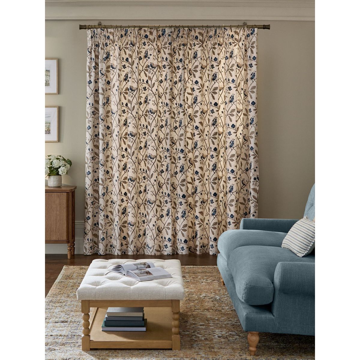 Rideaux doublés brodés collection luxe naturel/bleu, NEXT