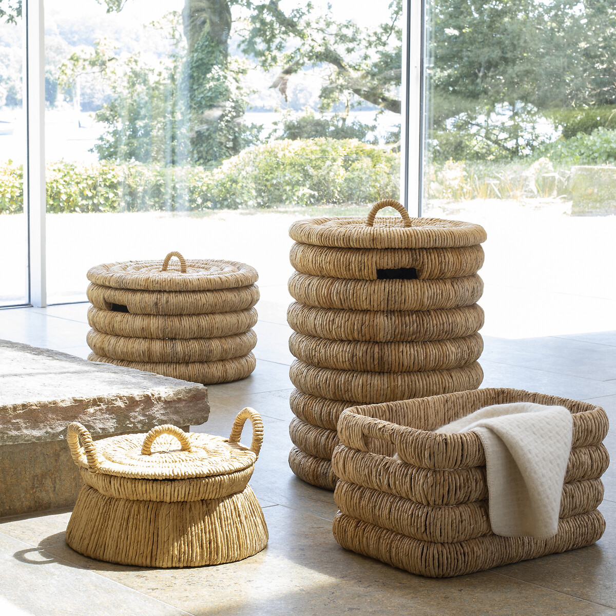 Paniers tress&eacute;s dans le salon