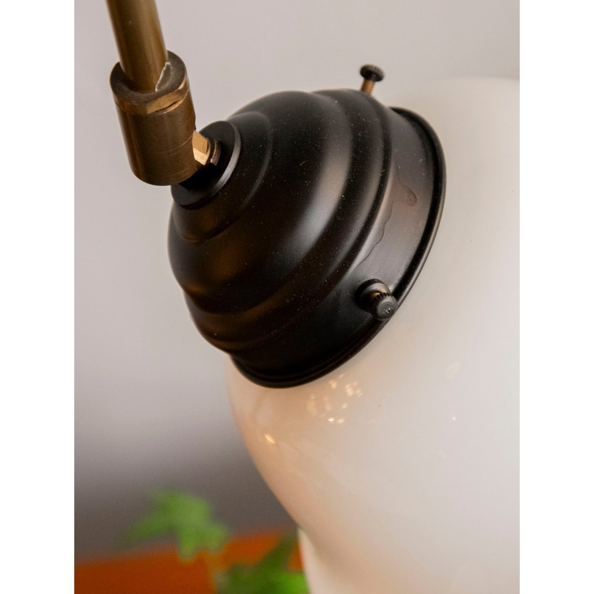 Lampe en fer forgé à la structure robuste Suzanne N°636 - Bon état métal, DEBONGOUT
