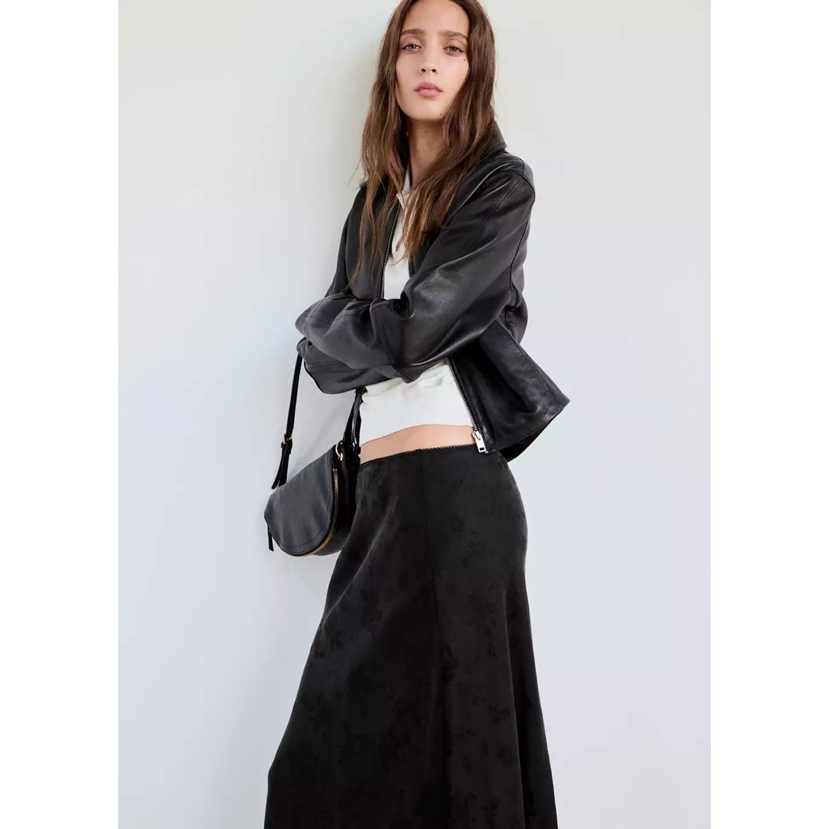 Jupe évasée en tissu devoré noir, MANGO