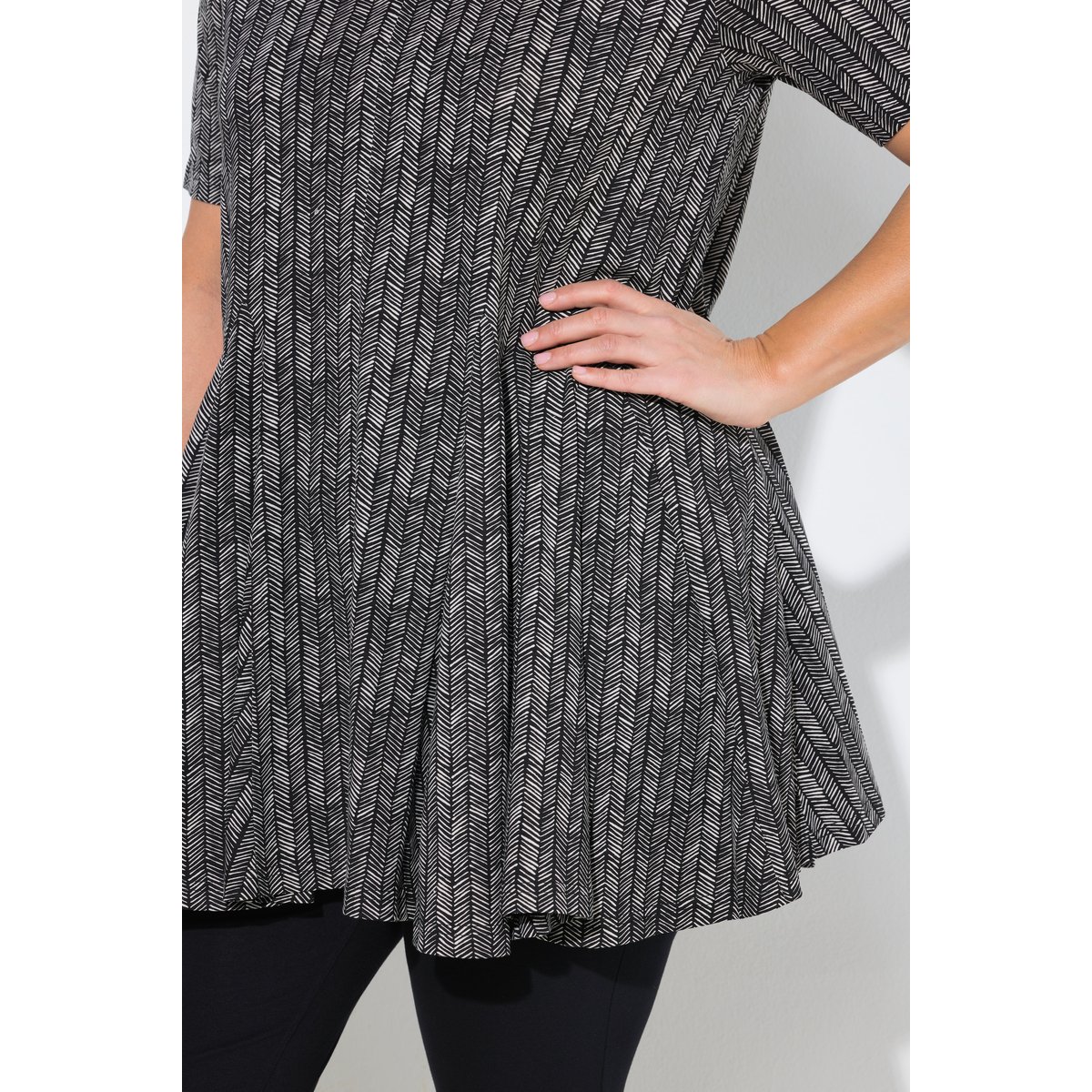 Blouse motif chevrons noir, ULLA POPKEN