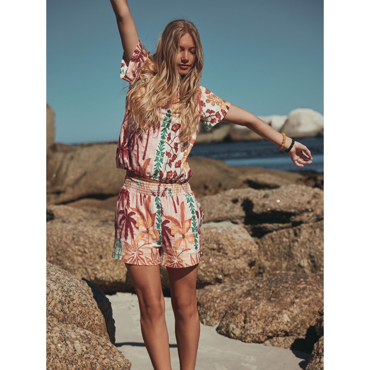 Short en jersey froissé avec imprimé palmier rose, NEXT
