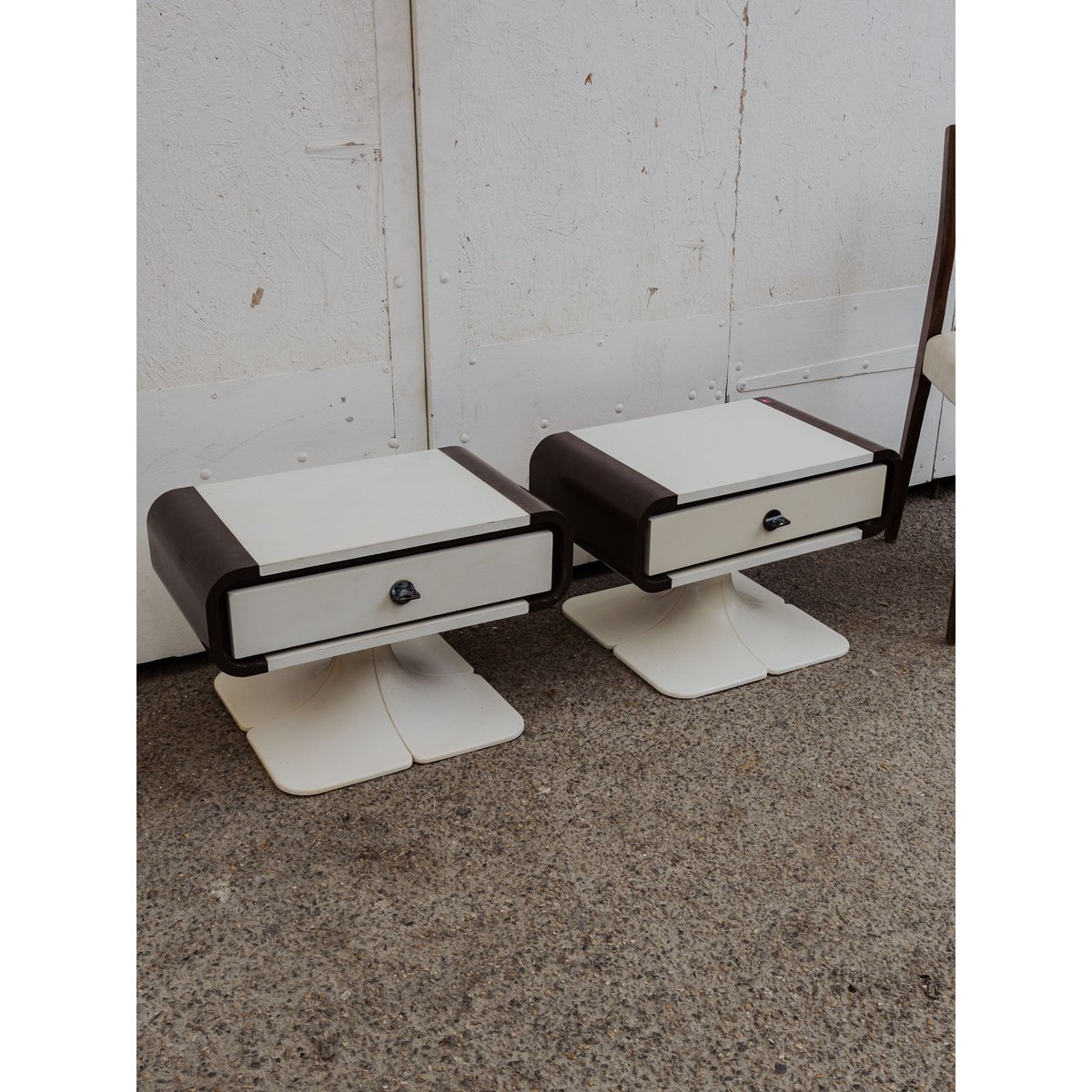 Paire de tables de chevet des années 70 Maïa N°1485 - Bon état blanc, DEBONGOUT