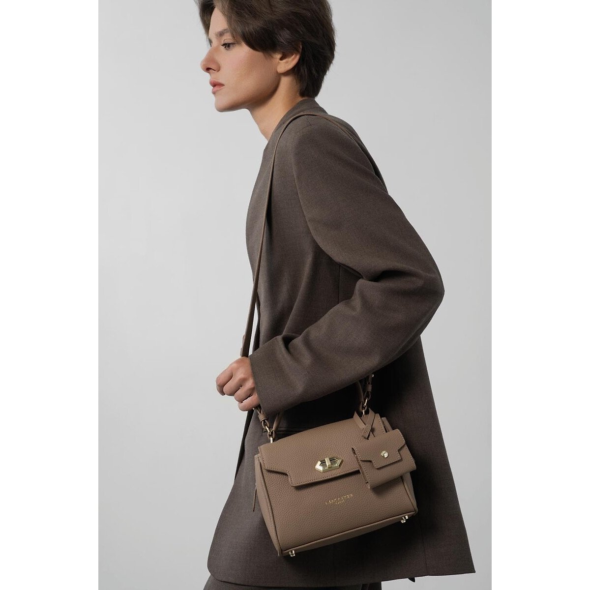 Sac à main à rabat avec fermoir S en cuir, TORO GRACE sable, LANCASTER