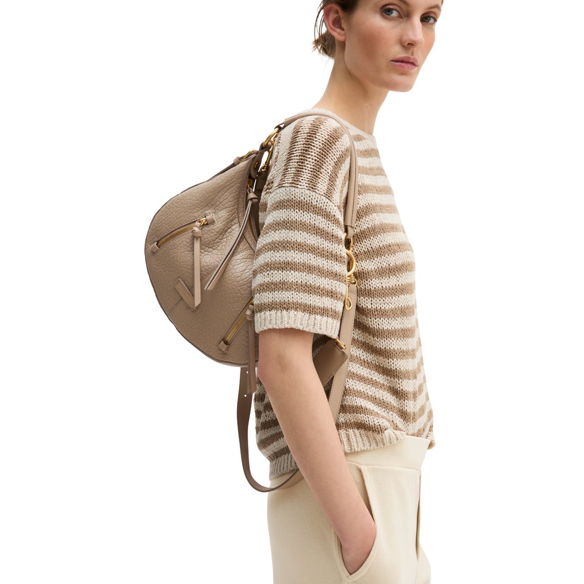 Sac à bandoulière en cuir de vache finement grainé marron clair, MARC O'POLO