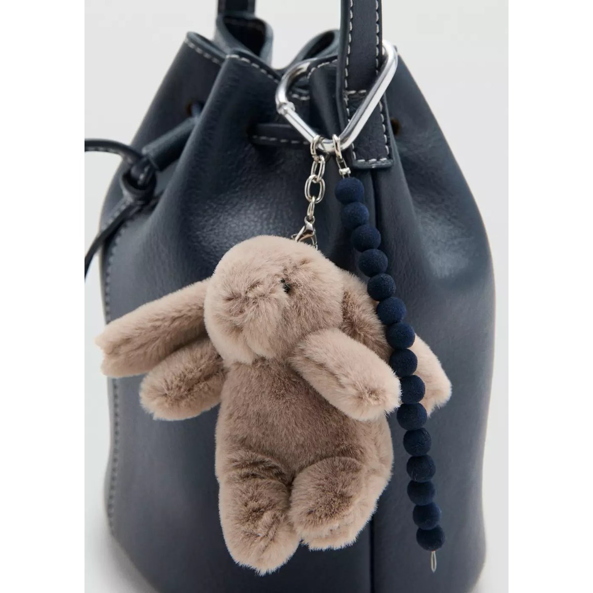 Sac seau avec charm lapin bleu marine, MANGO KIDS