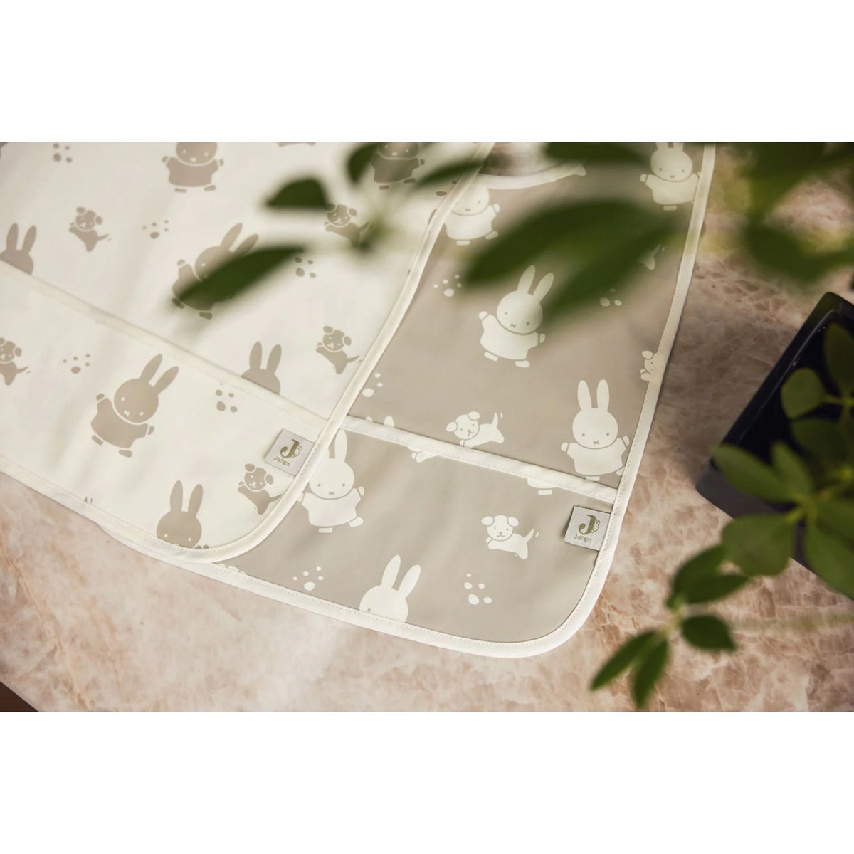 Lot de 2 bavoirs imperméables Miffy blanc, vert, JOLLEIN