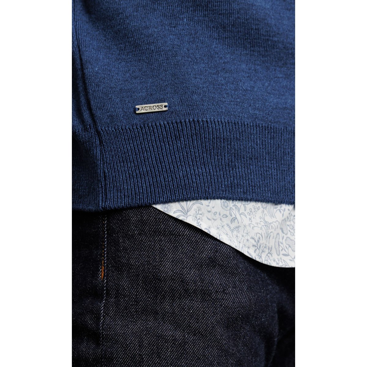 Pull col montant zippé en laine mérinos 2 fils framboise bleu, ACROSS
