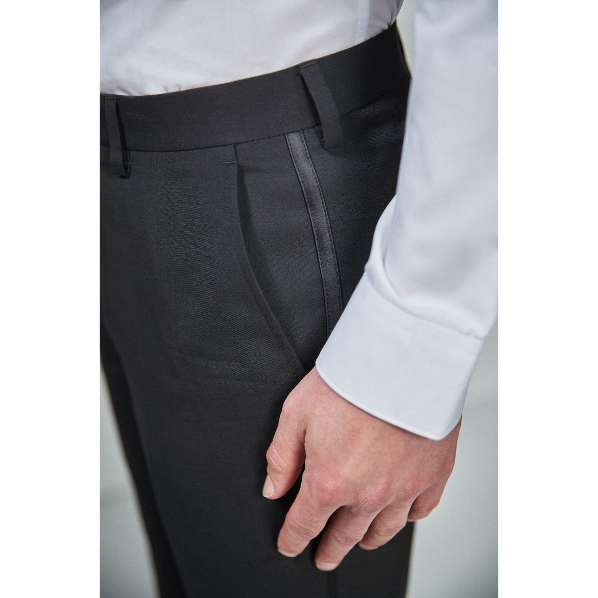 Pantalon de costume smoking détail de la bande, NEXT