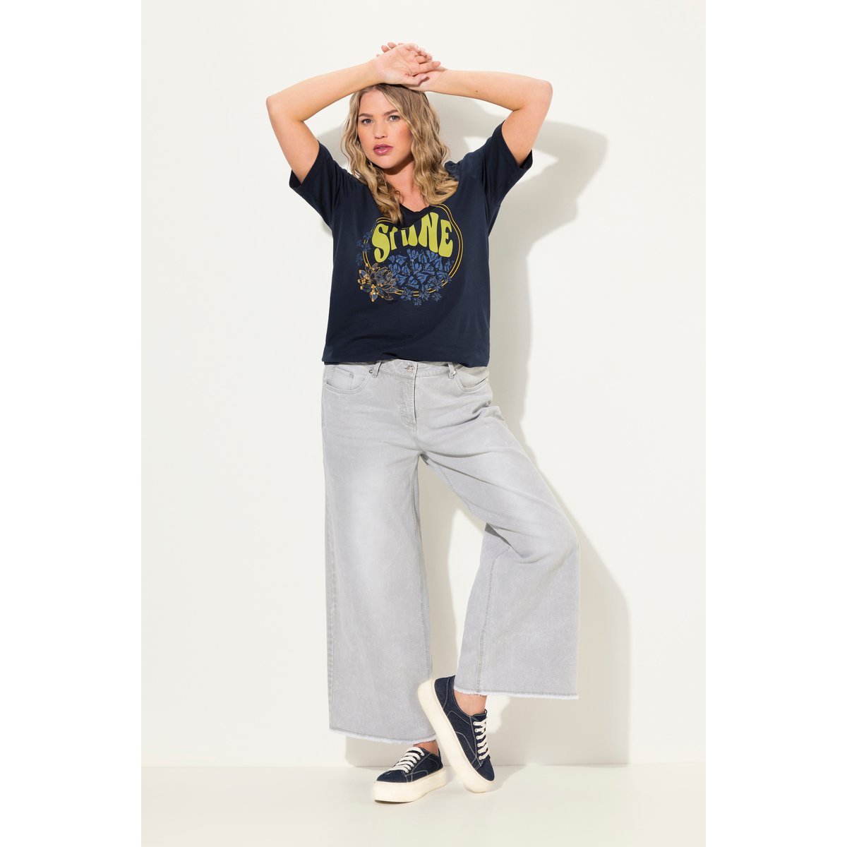 Jean Mary stretch. Jambe large et ourlet jean gris clair, ULLA POPKEN