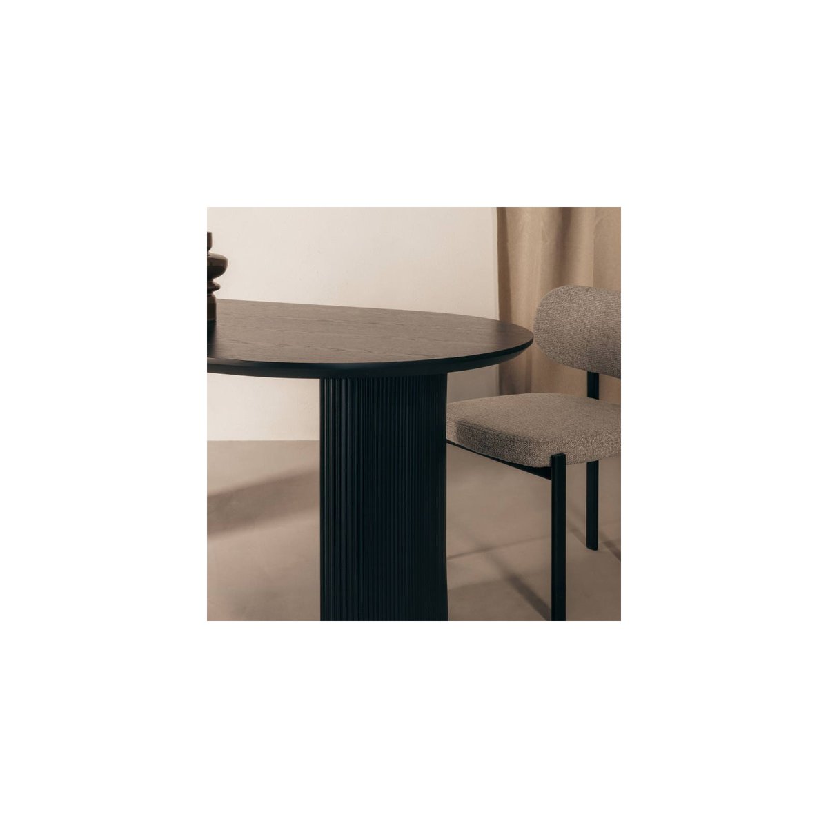 Table à manger ovale en bois cannelé noir, RECOLLECTION
