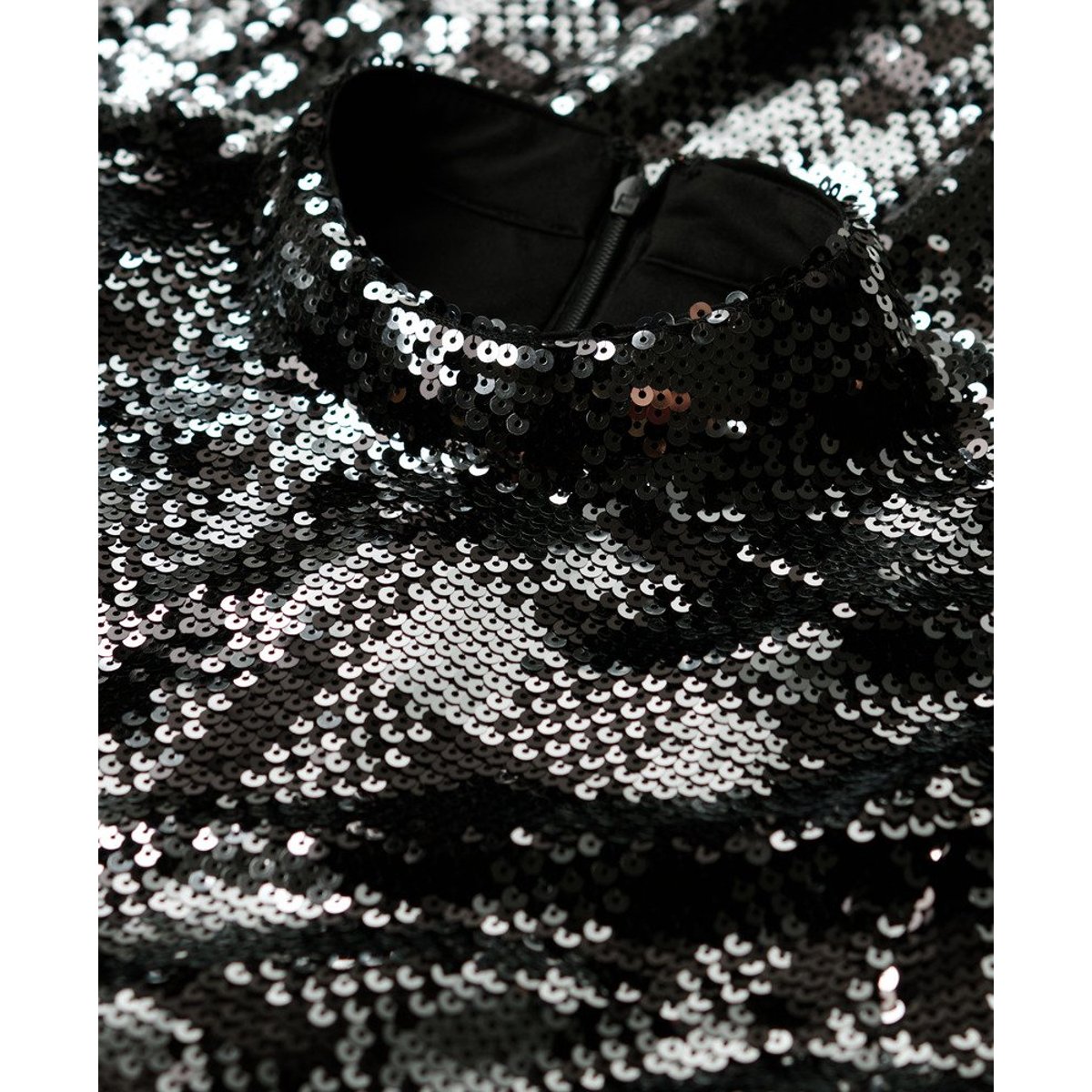 Robe t-shirt à sequins et col montant sequins en damier, SUPERDRY