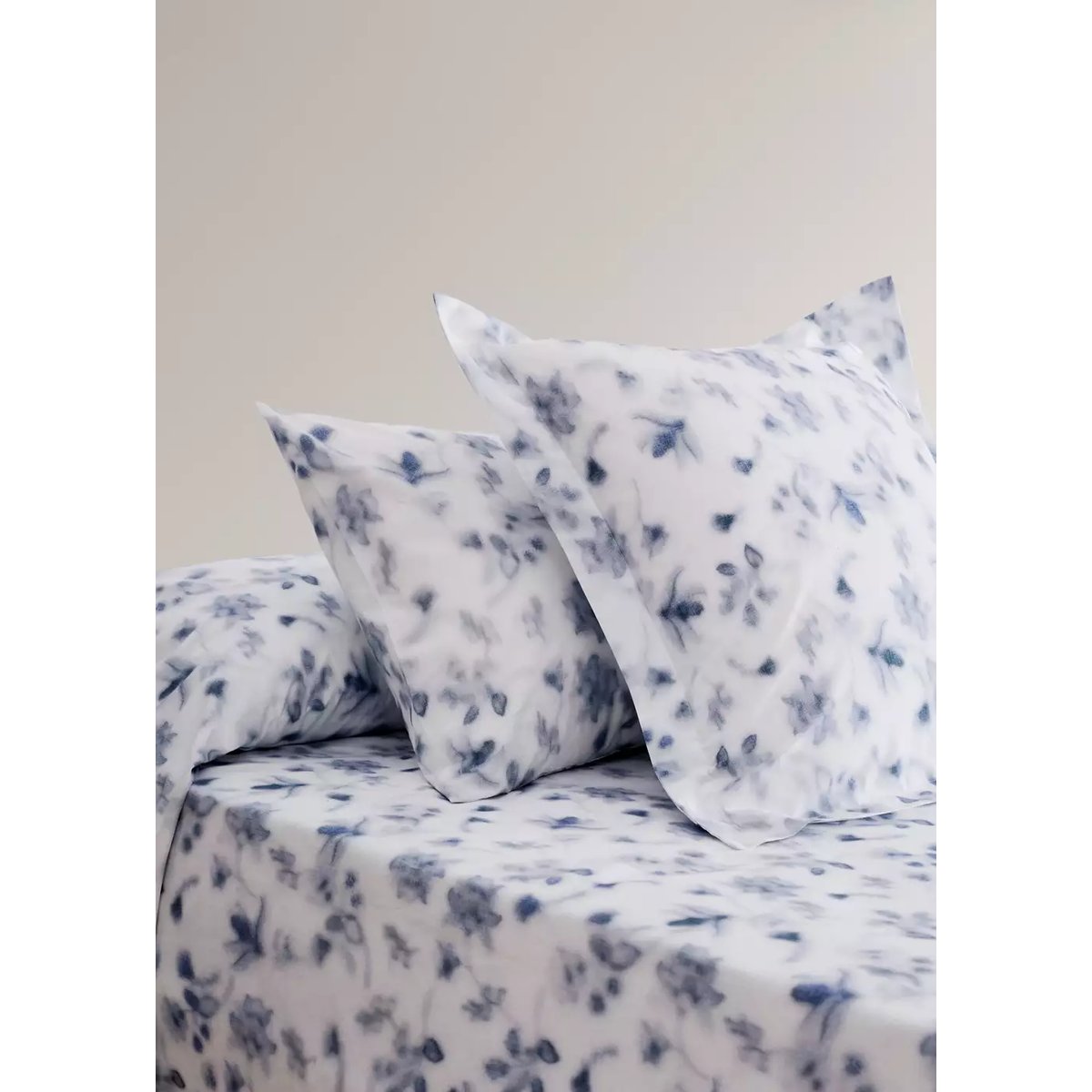 Deux taies d’oreiller percale fleur estompée 50x75 cm bleu, MANGO HOME