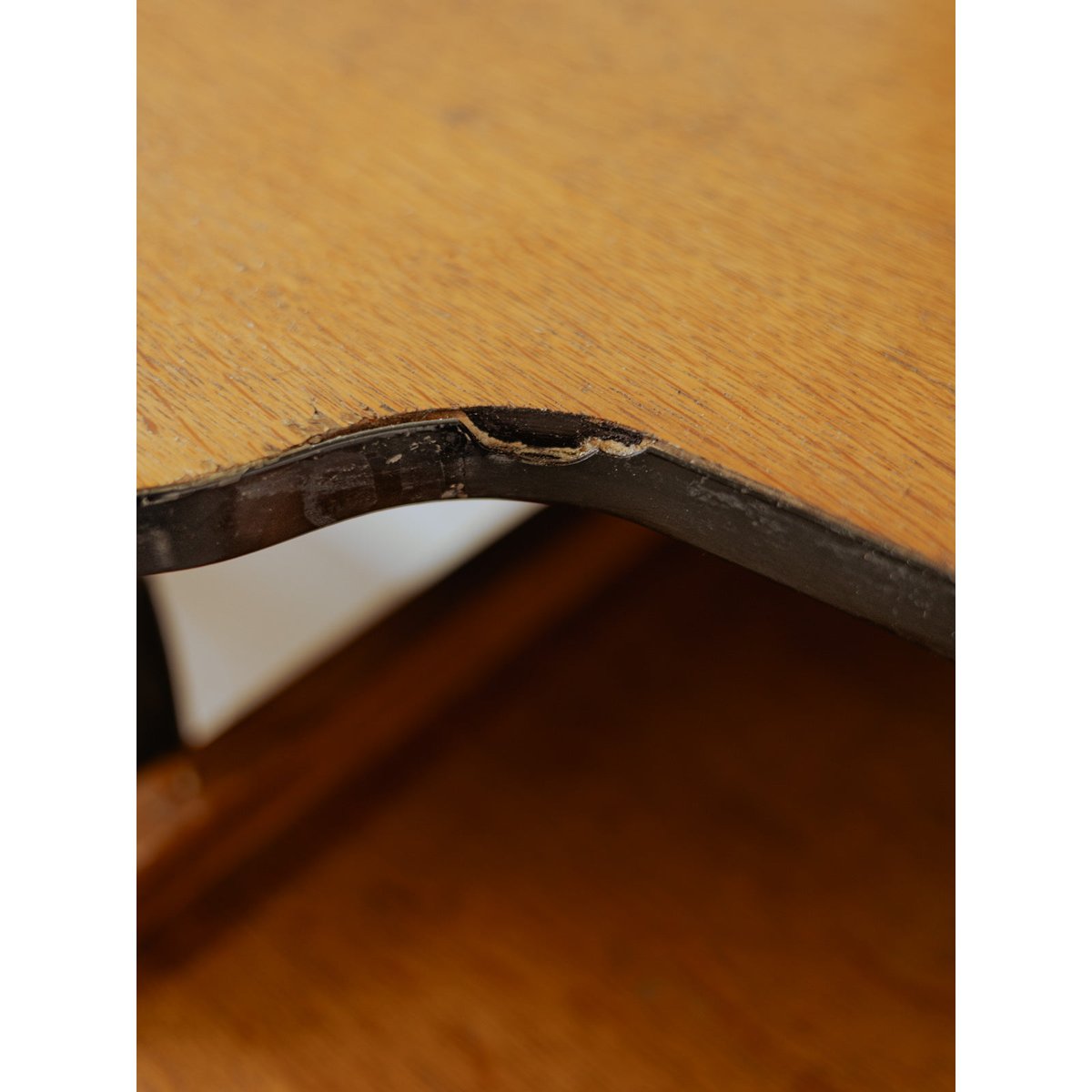 Bureau années 50 en bois Edouard N°628 - Bon état bois clair, DEBONGOUT