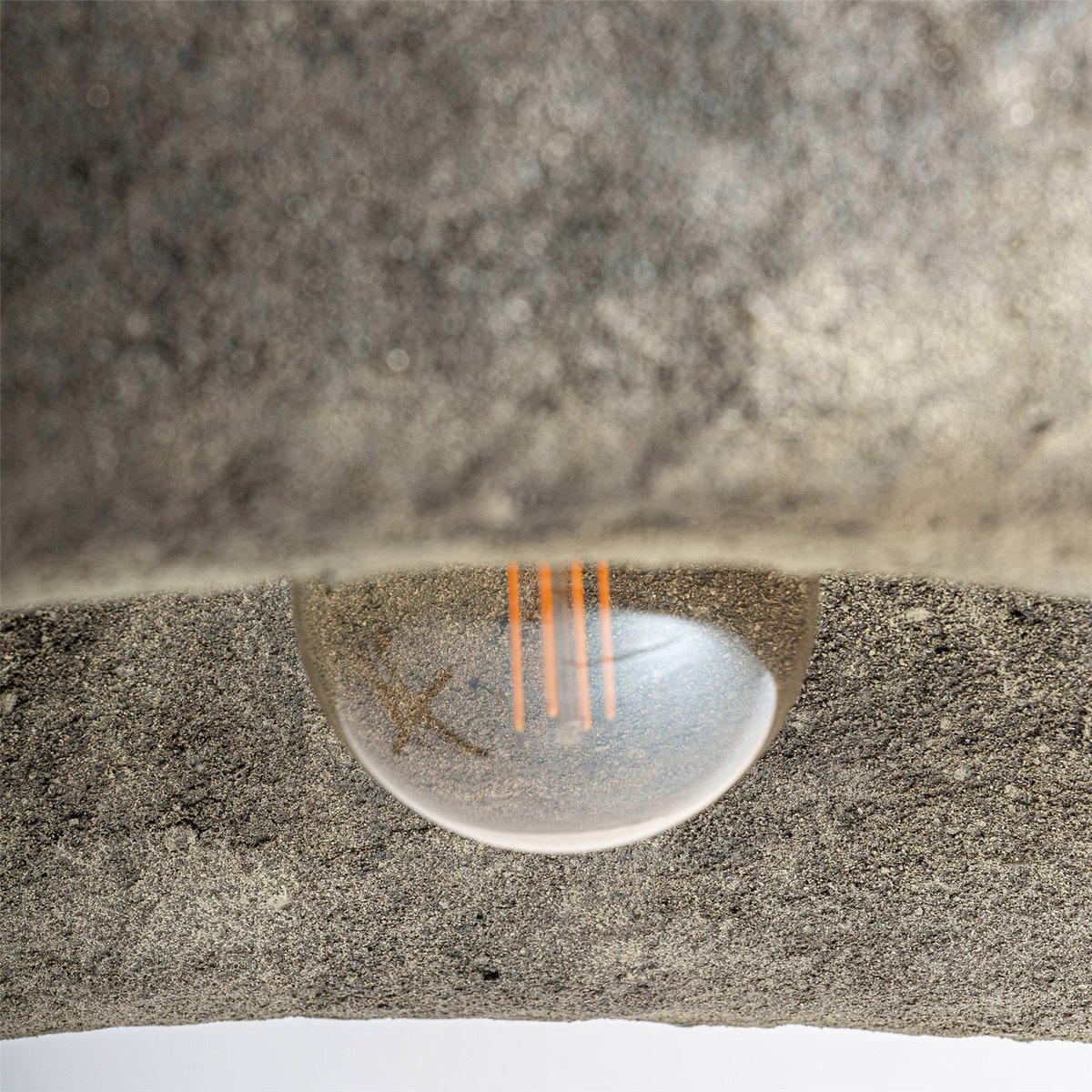Lustre contemporain en ciment et jute doré sablé avec touches beiges, RECOLLECTION
