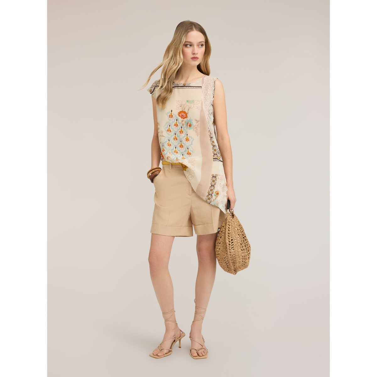 Top asymétrique en satin imprimé beige, MOTIVI