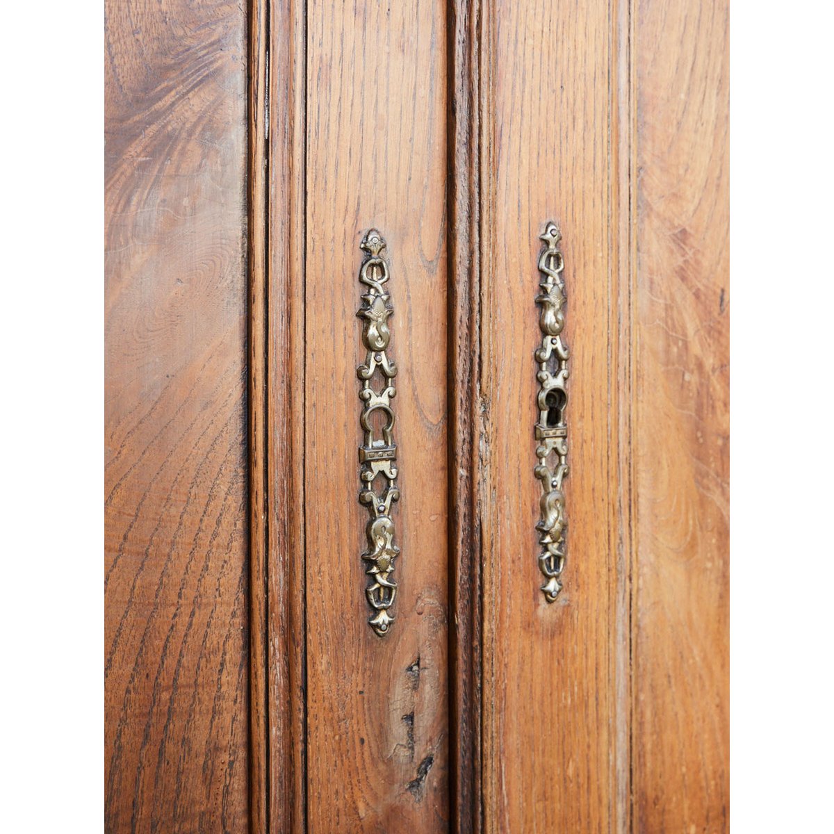 Buffet vintage en bois Gilbert N°1933 - Bon état bois foncé, DEBONGOUT