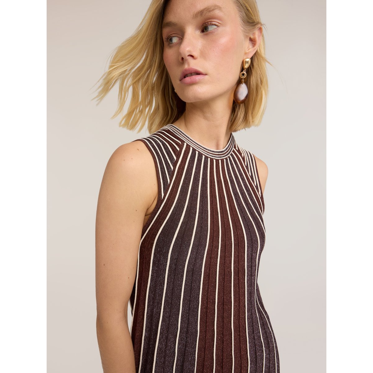Robe ligne A plissée marron, MOTIVI
