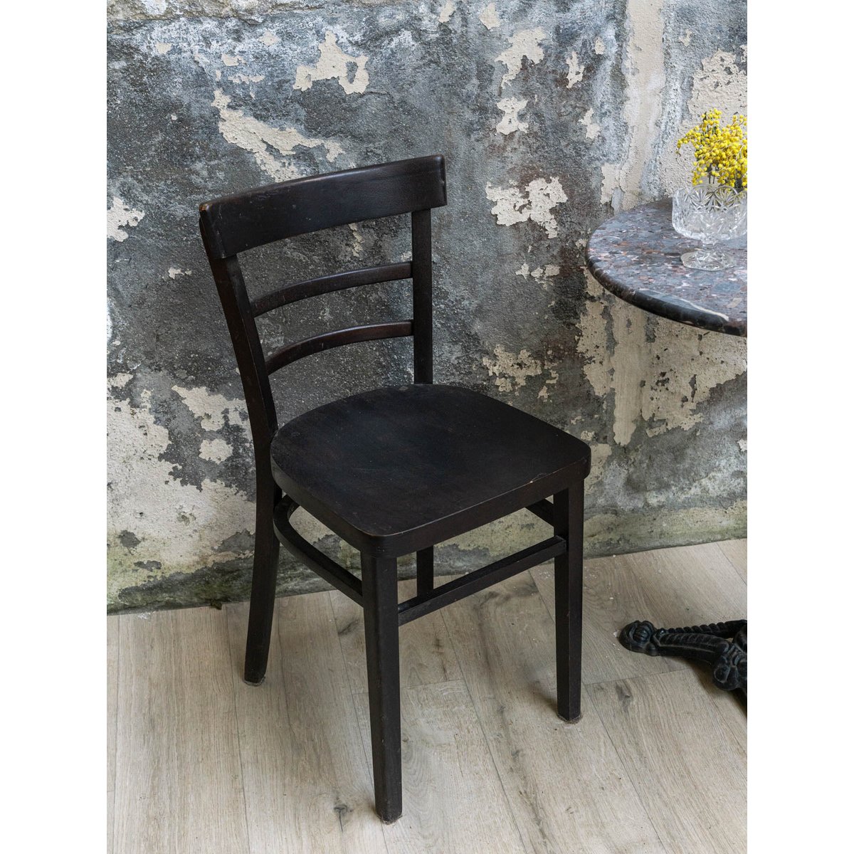 Paire de chaises en bois Claude N°1261 - Bon état bois foncé, DEBONGOUT