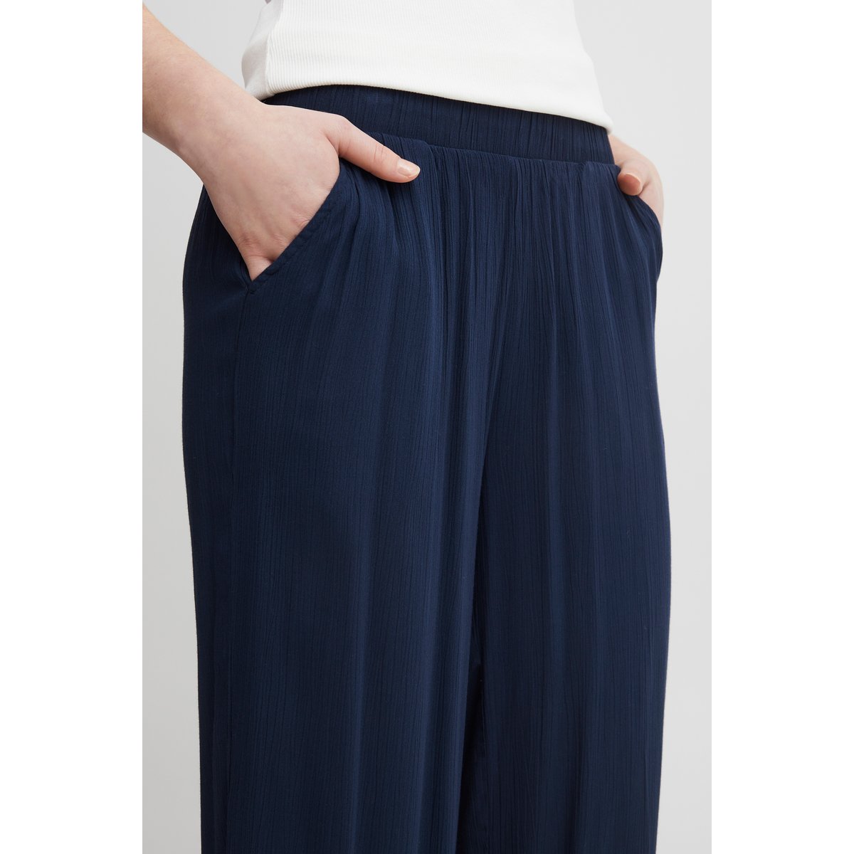 Pantalon coupe large, taille élastiquée bleu total eclipse, ICHI