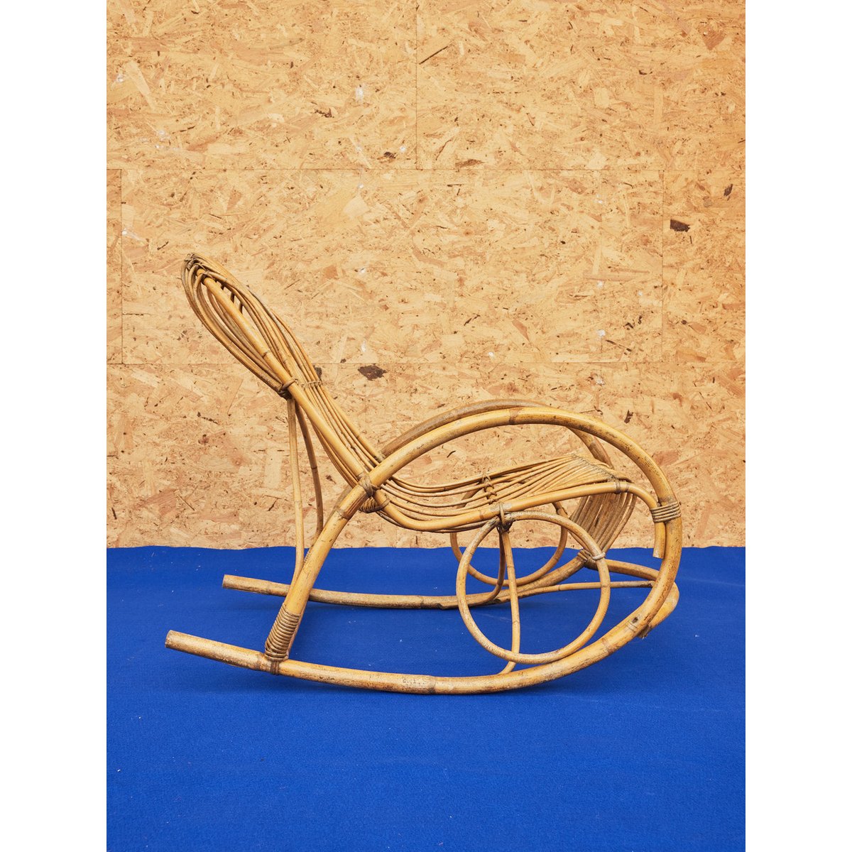 Rocking-chair en rotin Alibert N°80 - Bon état bois clair, DEBONGOUT