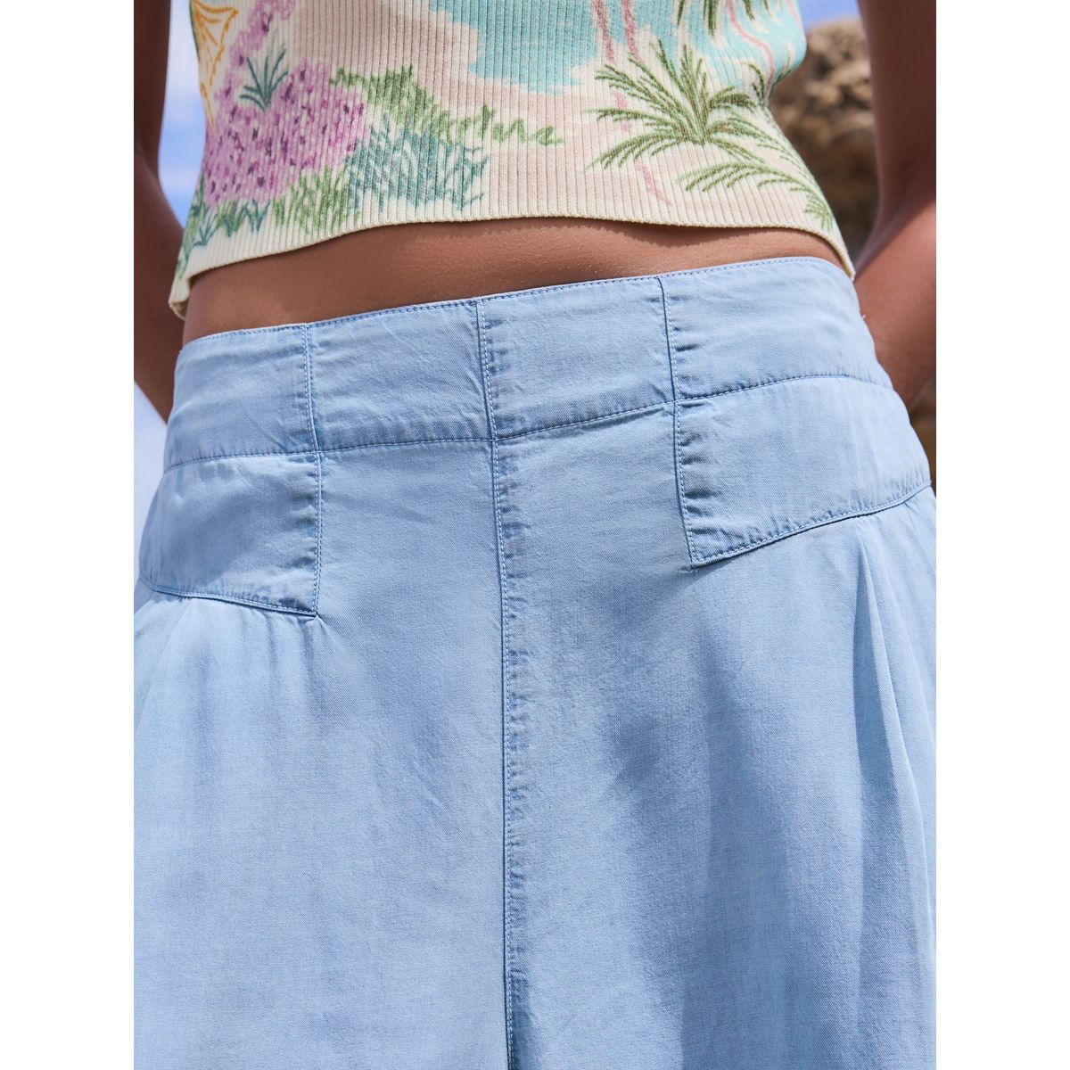 Jean court large en denim léger et tencel bleach blue, NEXT