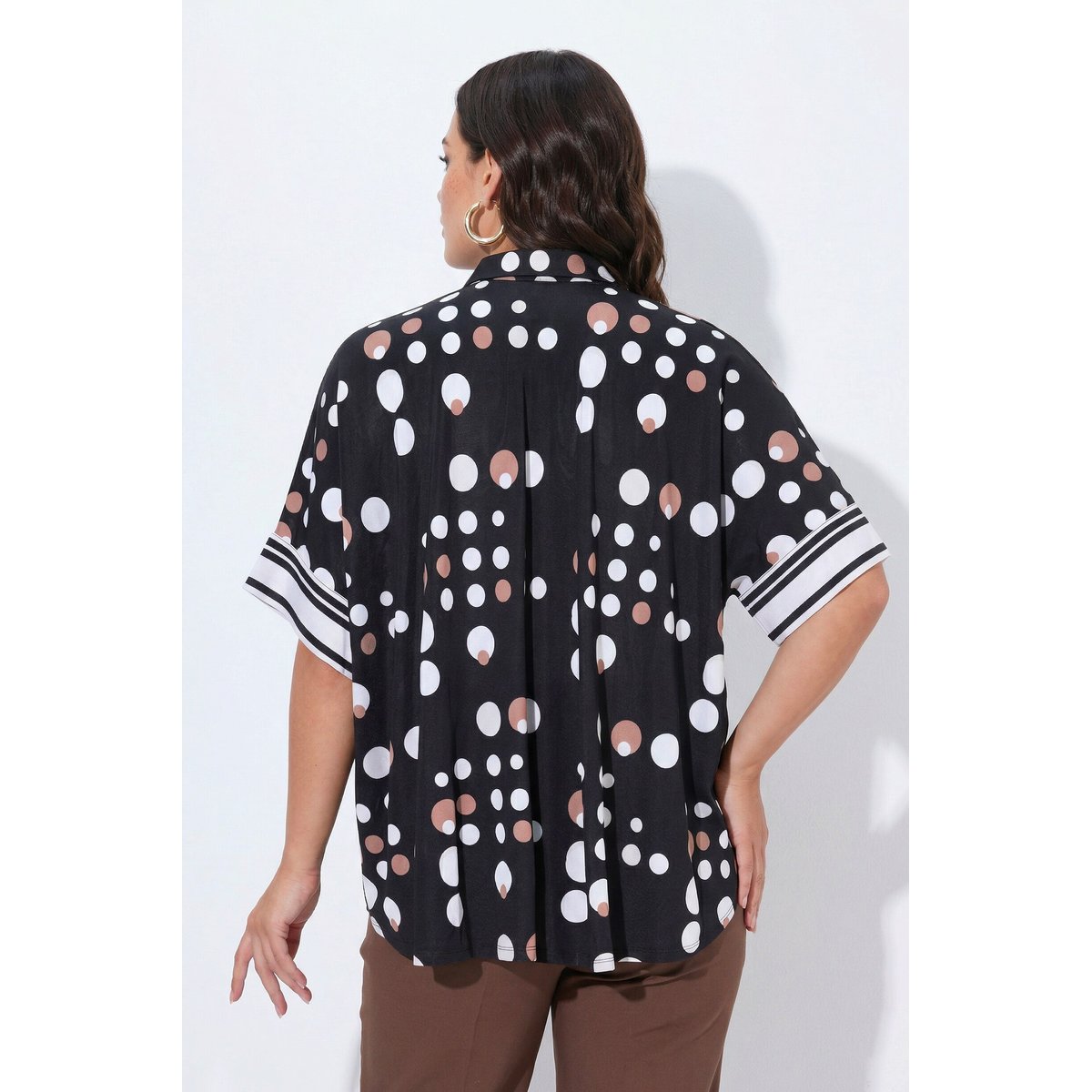 Blouse à pois au tombé fluide noir, ULLA POPKEN