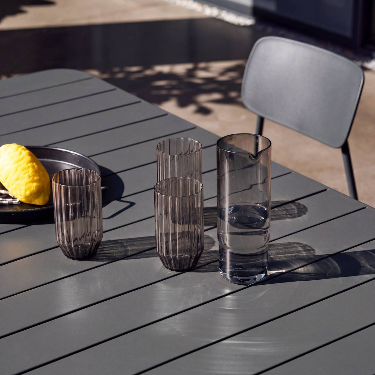 Table de jardin métal + 6 assises AMÉLIA + LIVA anthracite, SWEEEK