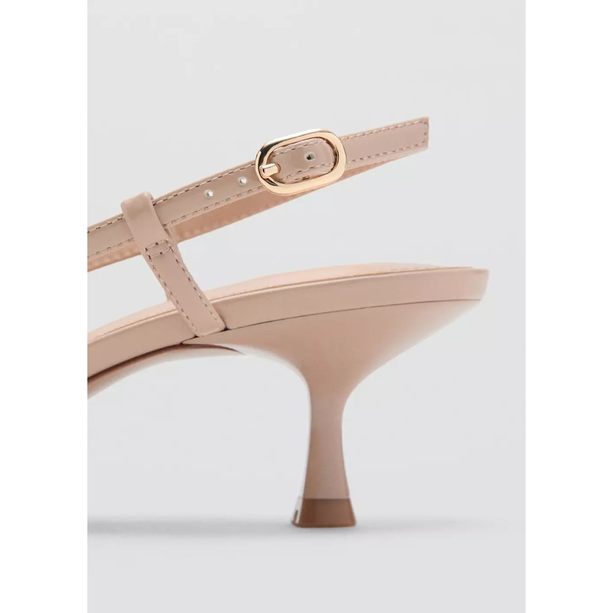 Chaussure à talon à bout verni nude, MANGO