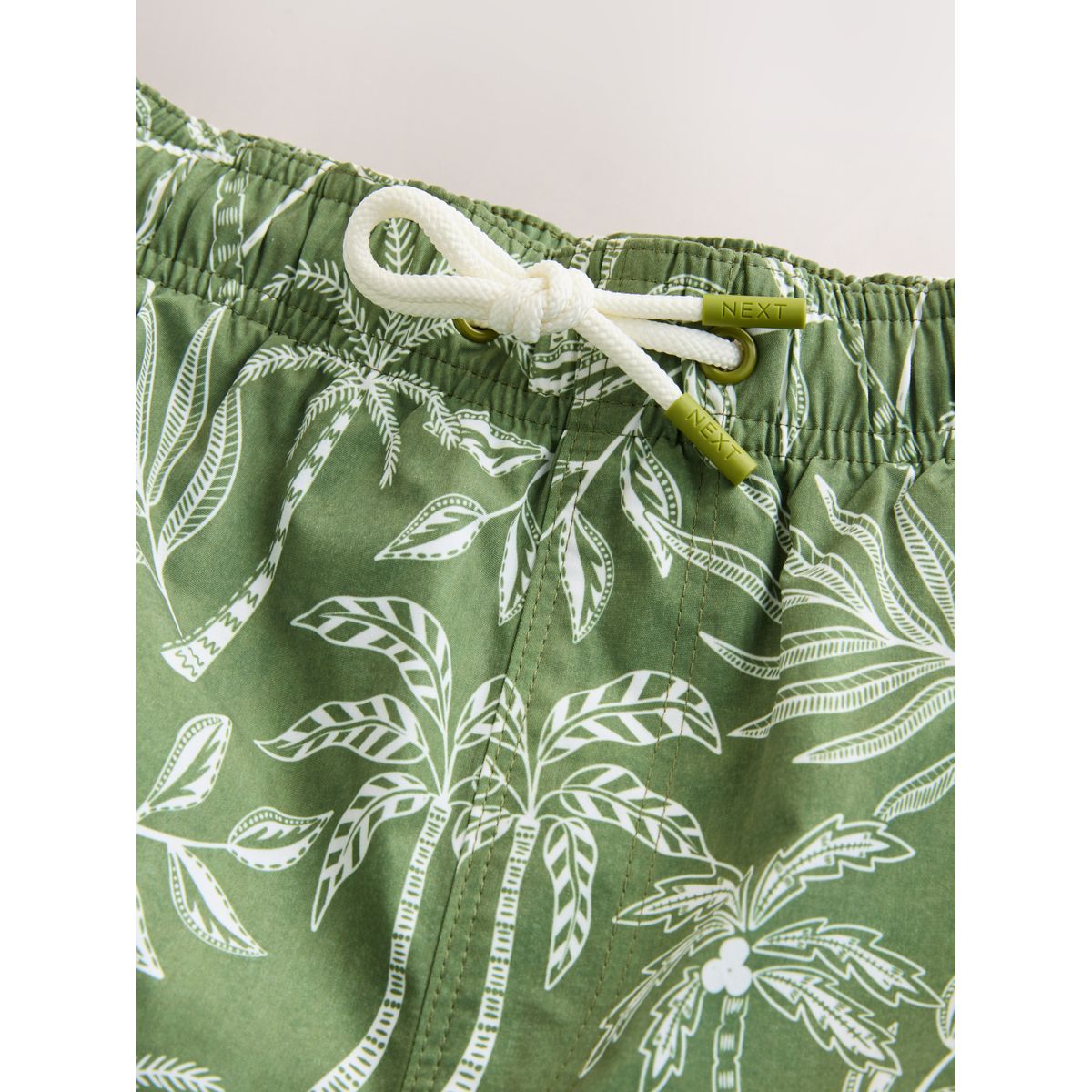 Short de bain 5 pouces à imprimé palmier vert kaki/écru, NEXT