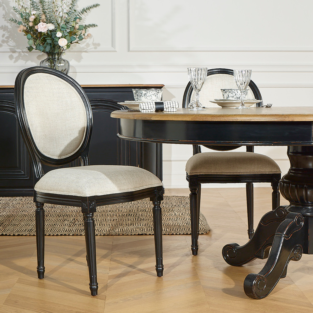 Table ovale en chêne 1 rallonge 6/8 couverts AMBOISE noire, ROBIN DES BOIS