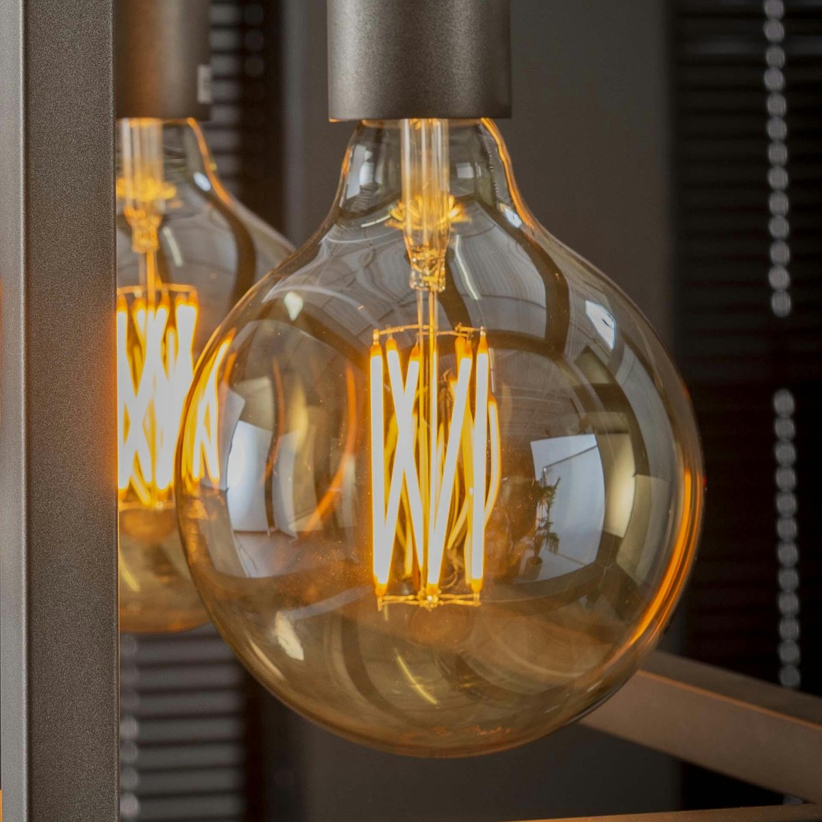 Ampoule globe 12,5 cm ambré LED filament lumière chaude (E27) transparent, PIER IMPORT