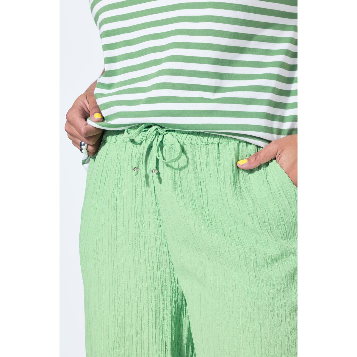 Pantalon en crêpe vert trèfle, STUDIO UNTOLD
