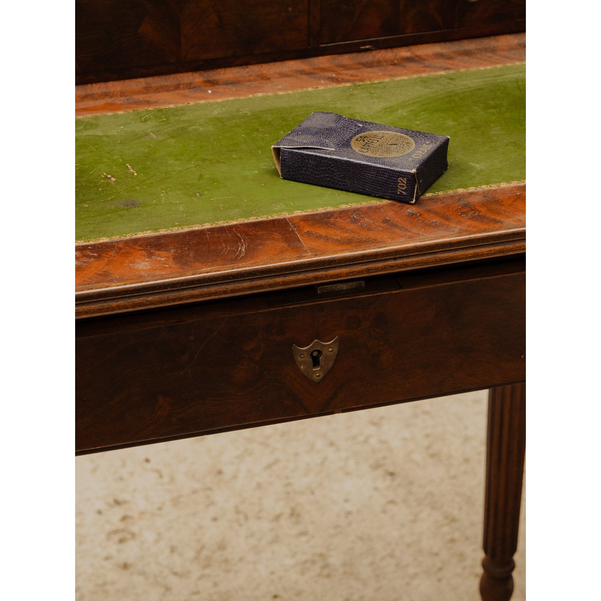 Bureau en bois Edouard N°1109 - Bon état bois foncé, DEBONGOUT