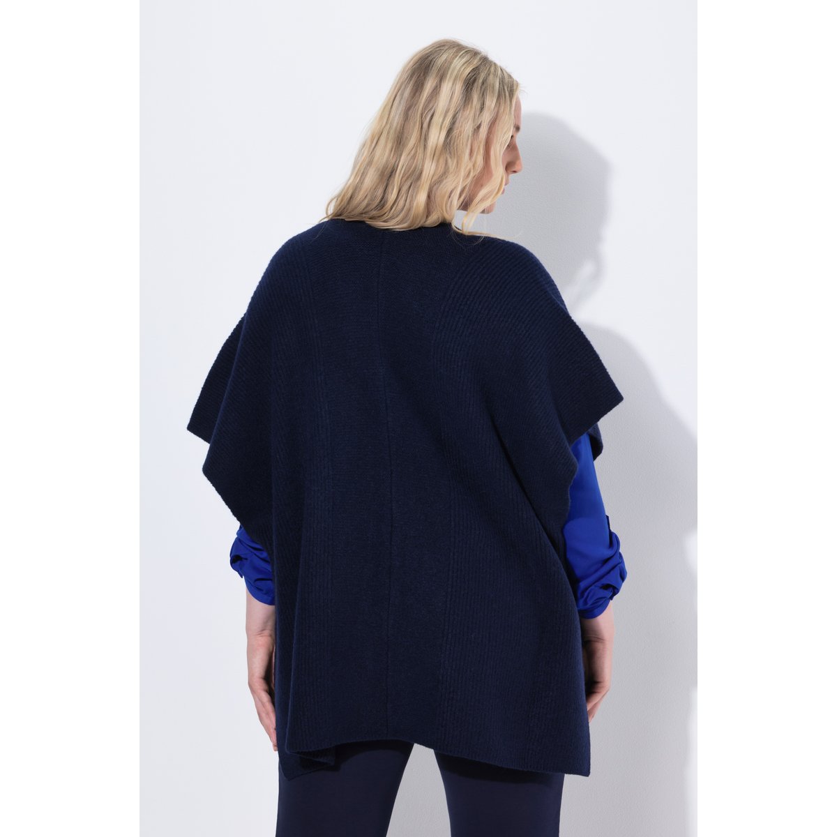 Cardigan oversize. Manches longues et coupe marine, ULLA POPKEN