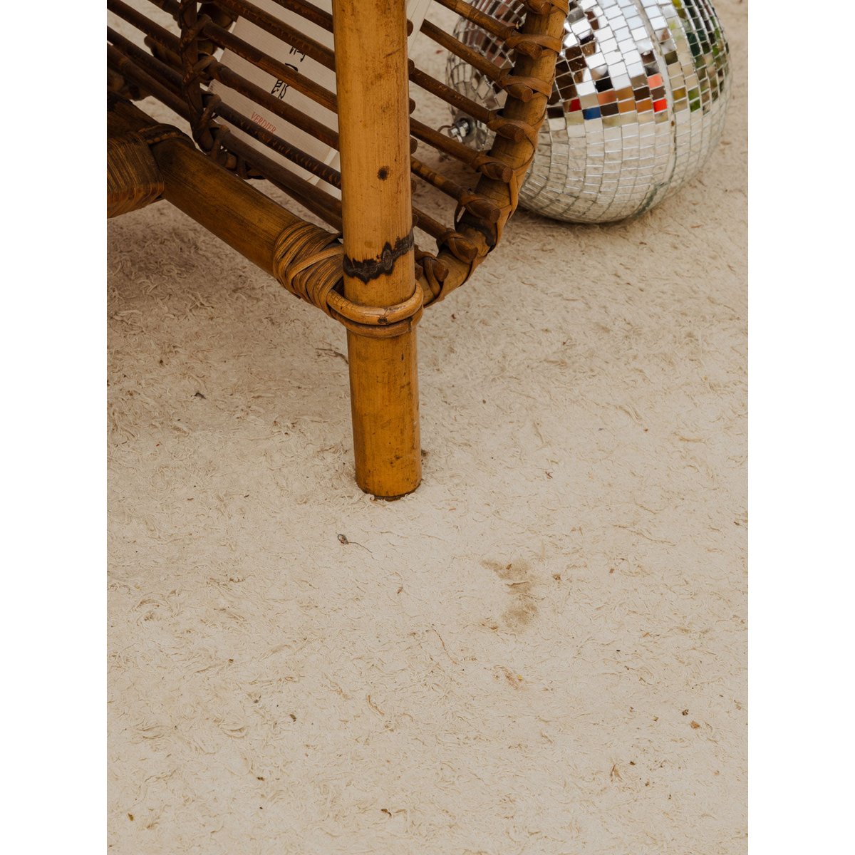 Table basse avec porte-revues en rotin Léonie N°1594 - Bon état bois clair, DEBONGOUT