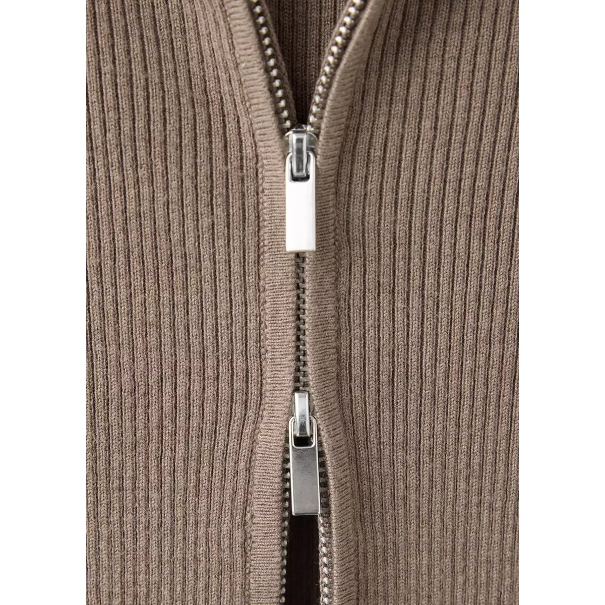 Cardigan maille côtelée capuche marron moyen, MANGO