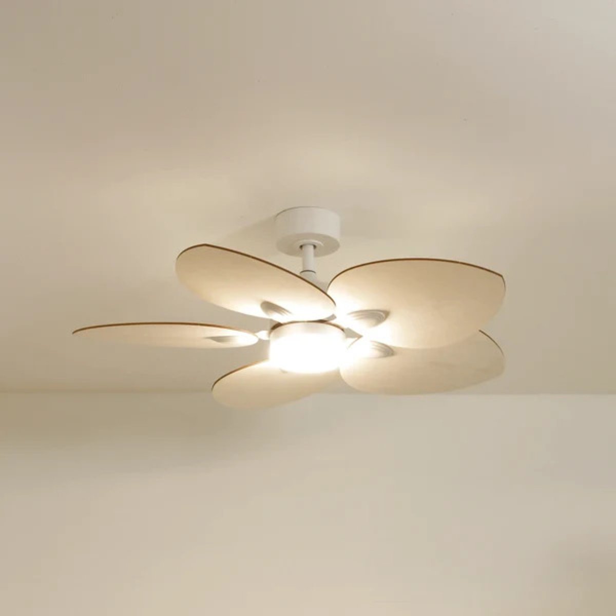 Plafonnier ventilateur en bois de peuplier DAHLIA bois clair, ATELIER LOUPIOTE