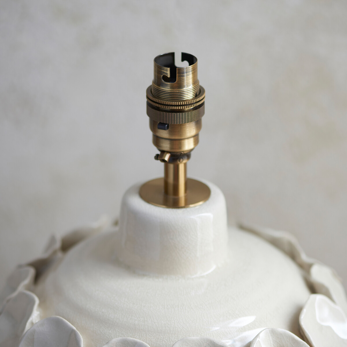 Boryn Table Lamp in Ivory Crackle Glaze cream, ÉDITÉ