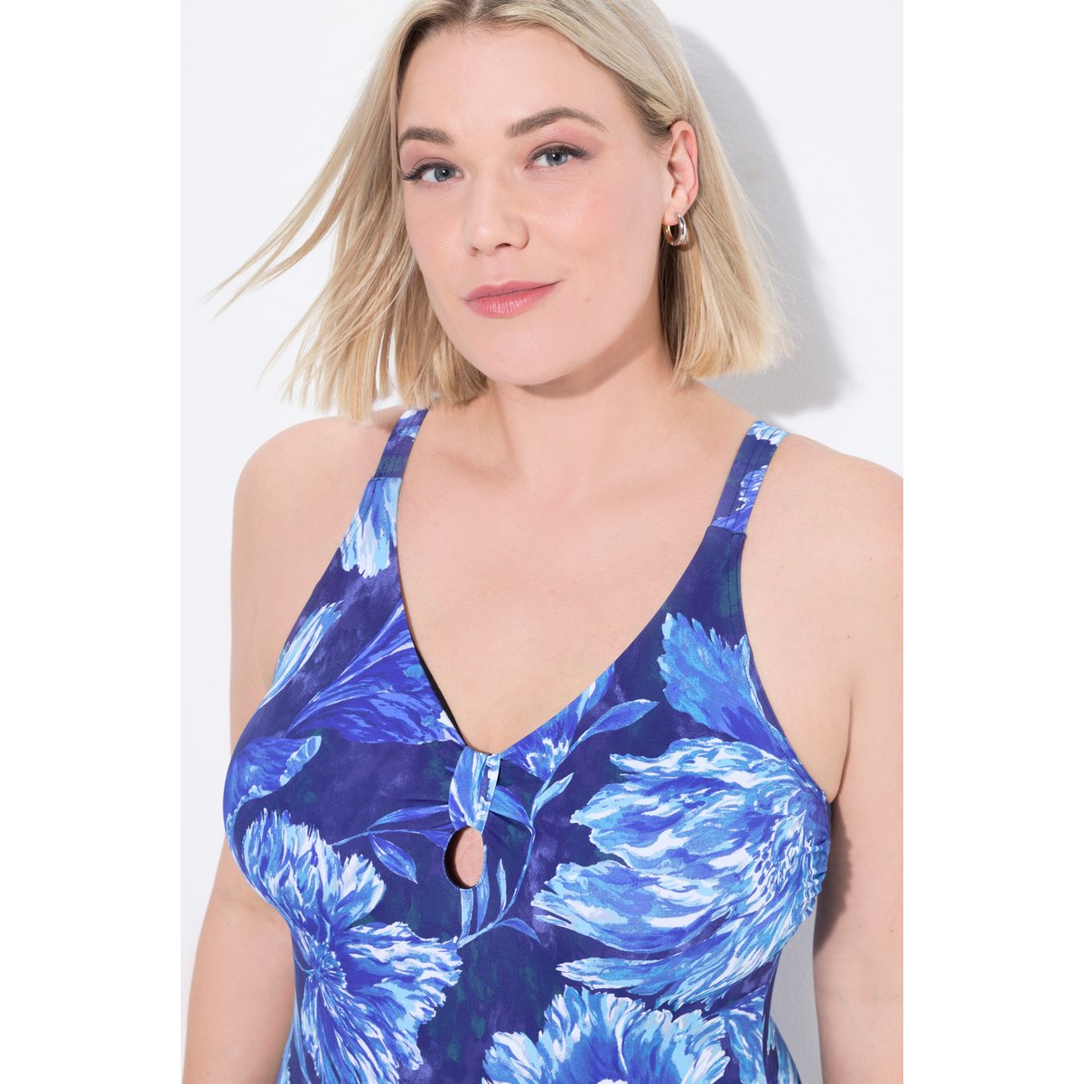 Maillot de bain à fleurs. Bonnets souples. indigo, ULLA POPKEN