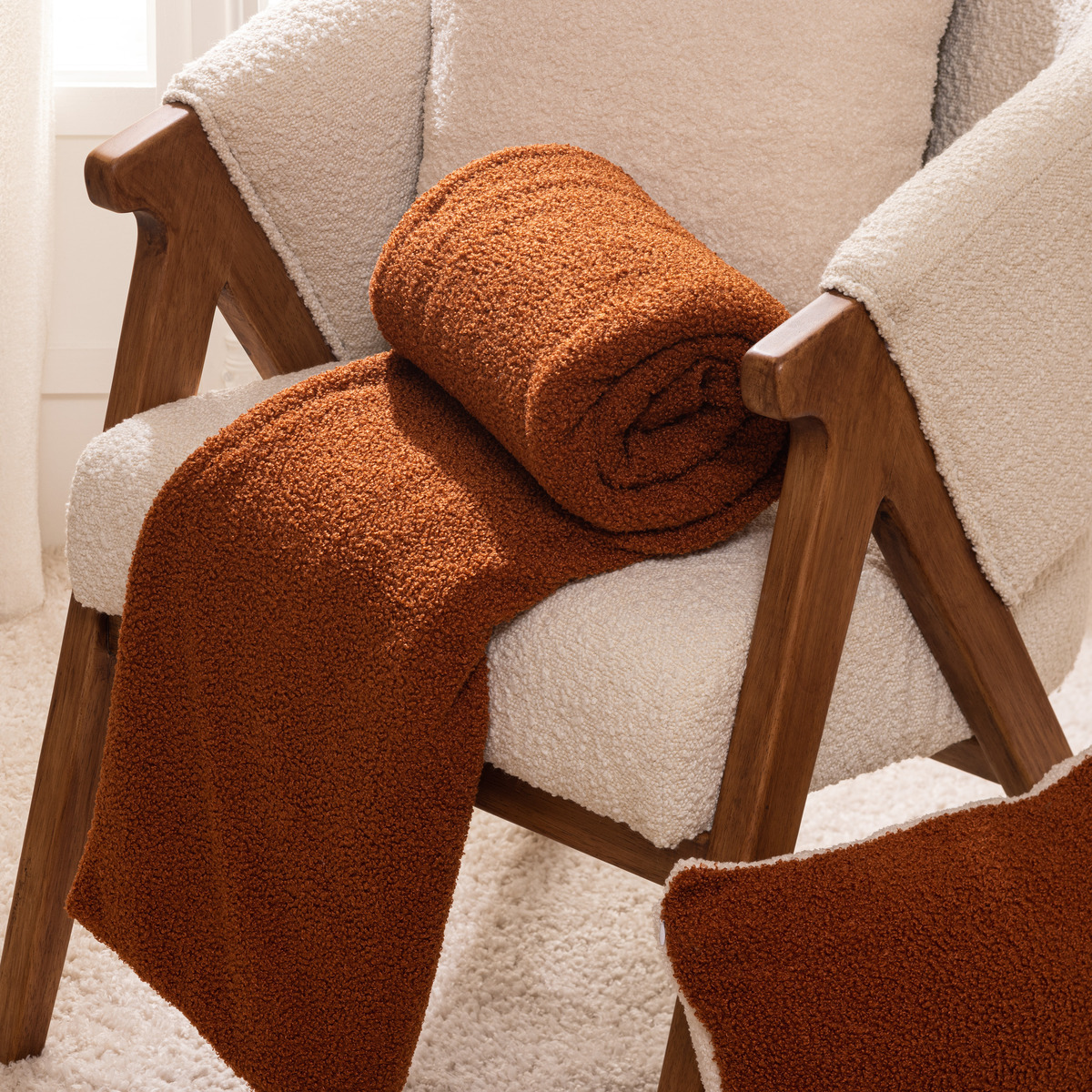 Coussin déhoussable en bouclette JAIKO ivoire, ATMOSPHERA
