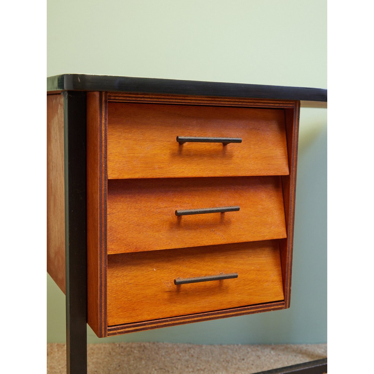 Bureau vintage en bois menthe à l'eau Yvan N°575 - Bon état noir, DEBONGOUT