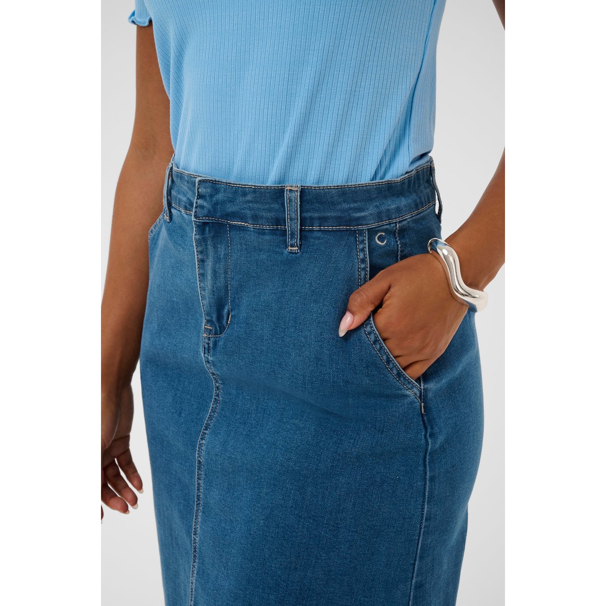 Jupe en jean bleu indigo blue denim, CREAM