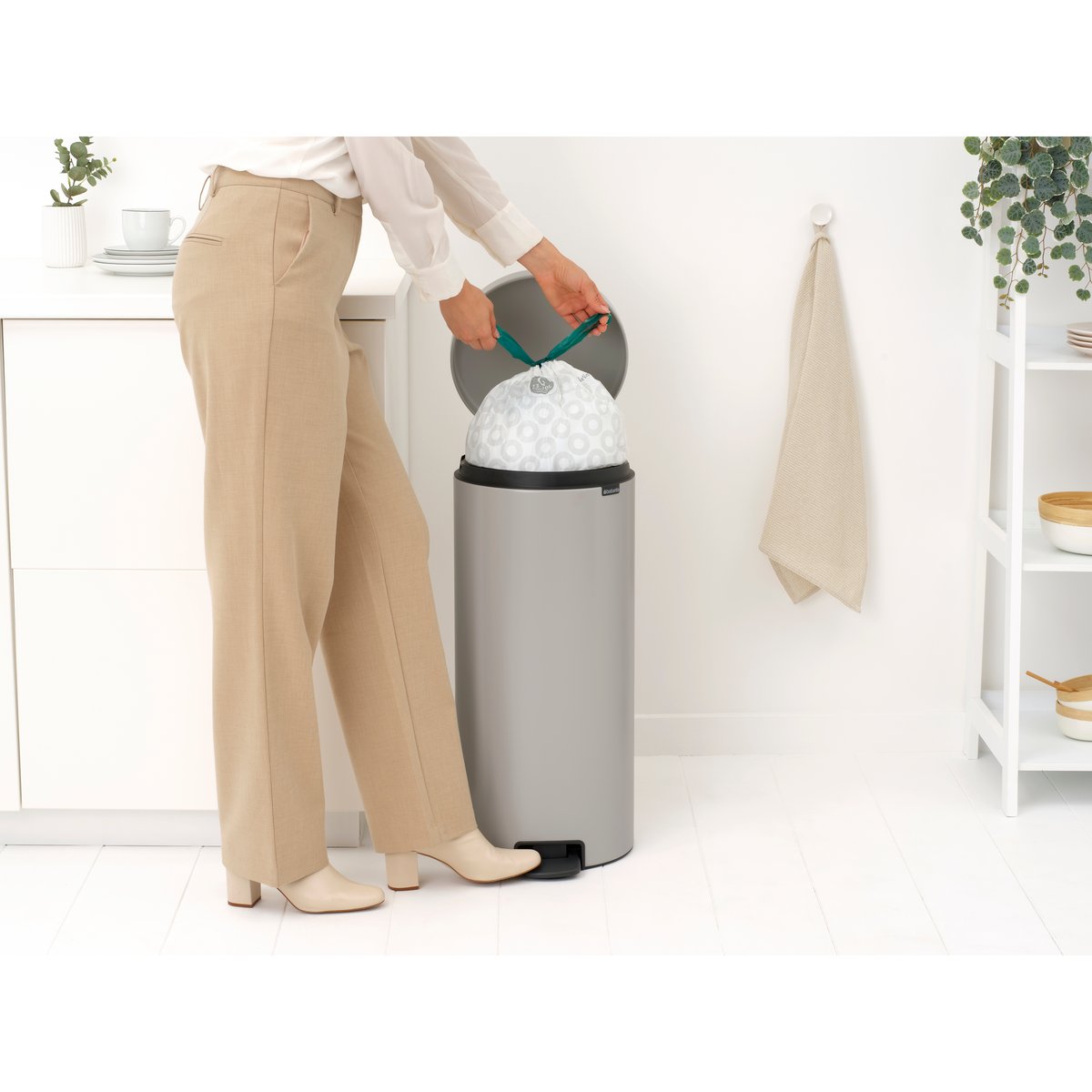 Poubelle à pédale NEWICON soft grey, BRABANTIA