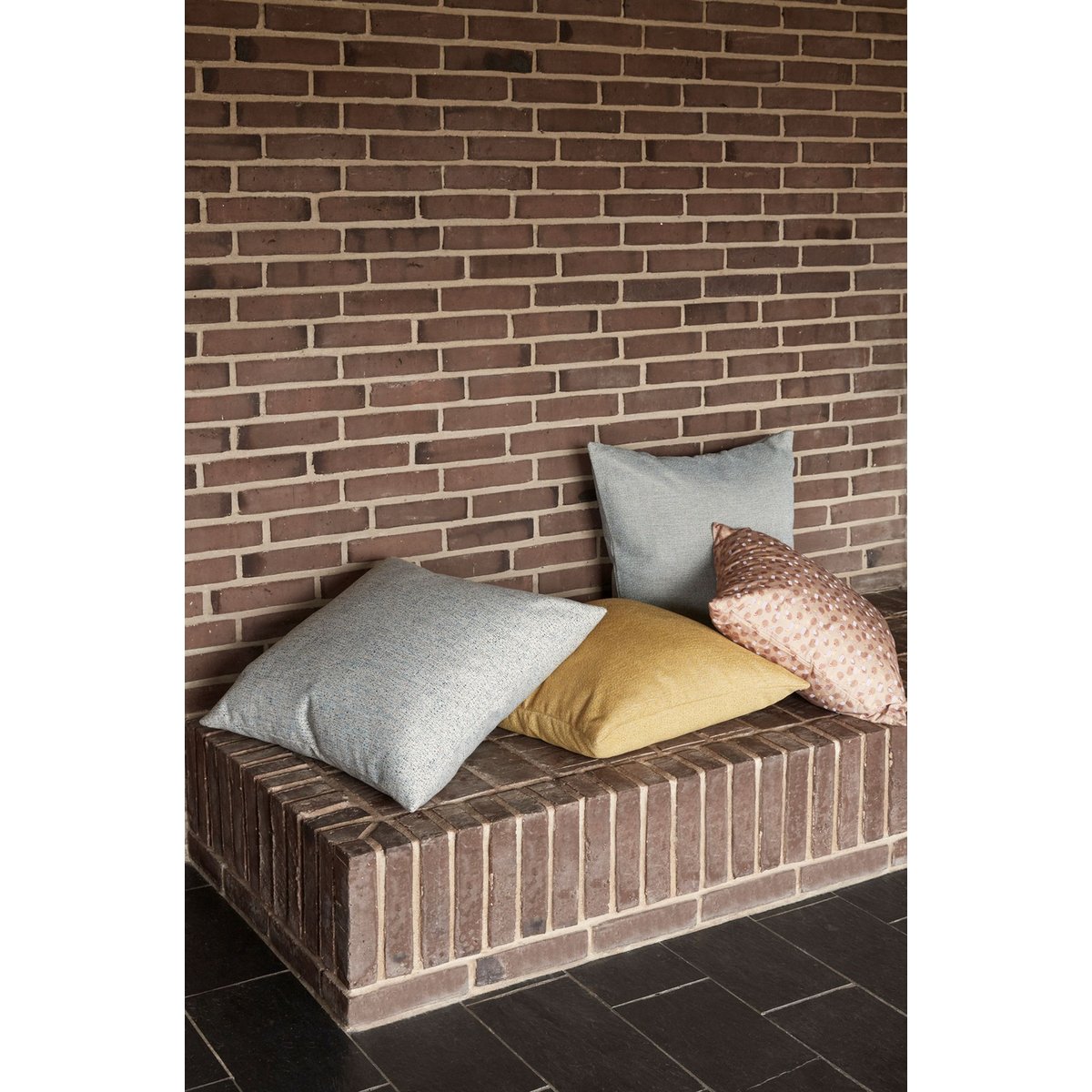 Coussin en polyester POPPY jaune, HUBSCH