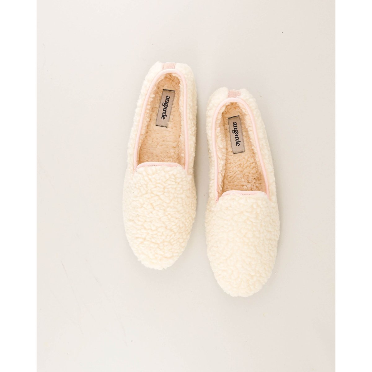 Chaussons en bouclette de laine blanc rose, ANGARDE