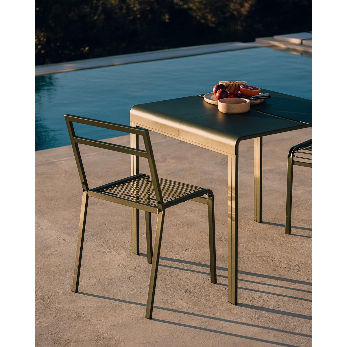 Table Oto 80 x 80 cm - métal pour extérieur, 4 personnes beige piazza, NOO.MA