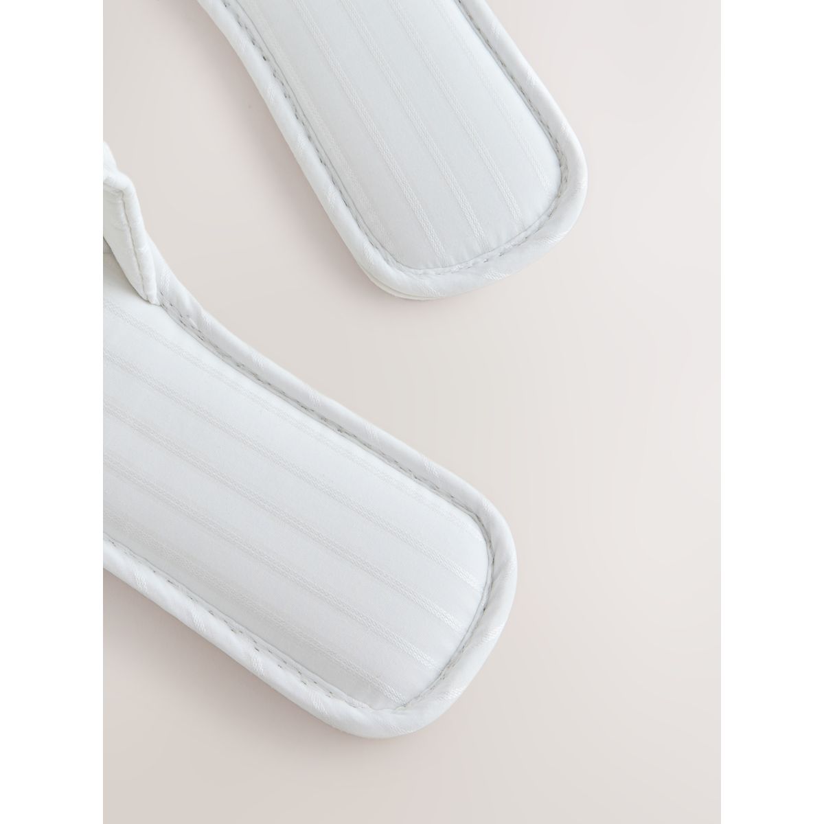Chaussons mules à torsade blanc, NEXT