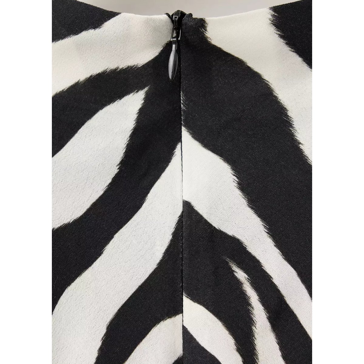 Robe zèbre manches évasées noir, MANGO
