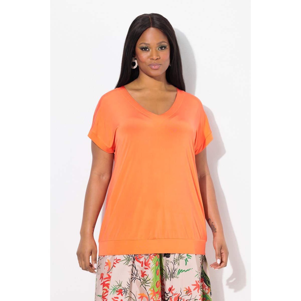 T-shirt oversize en tissu fluide. Décolleté rose corail, ULLA POPKEN
